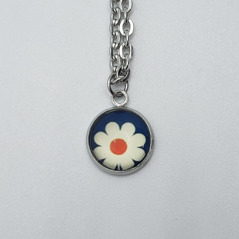 Peeking Daisy Necklace